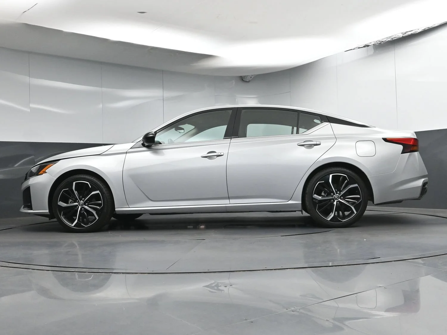 Certified Used 2025 Brilliant Silver Metallic Nissan SR image 27