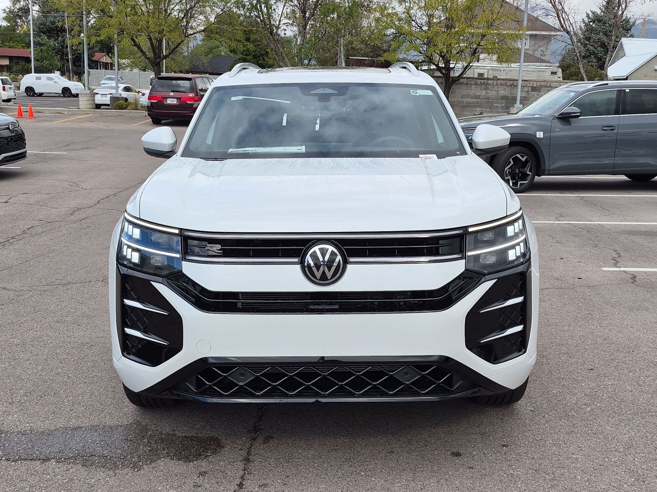 New 2027 Opal White Pearl Volkswagen SEL R-Line image 9