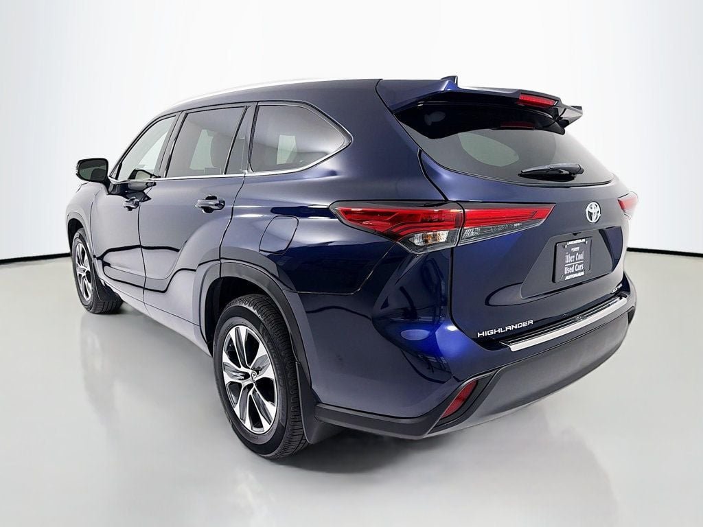 Used 2022 Blueprint Toyota XLE AWD image 5