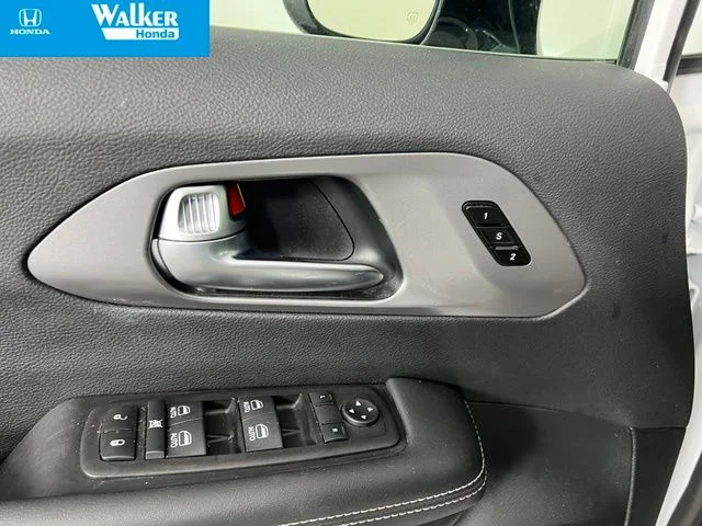 2025 Chrysler Pacifica Select - Photo 22