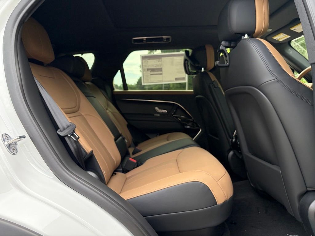 New 2026 Fuji White Land Rover Dynamic SE image 17