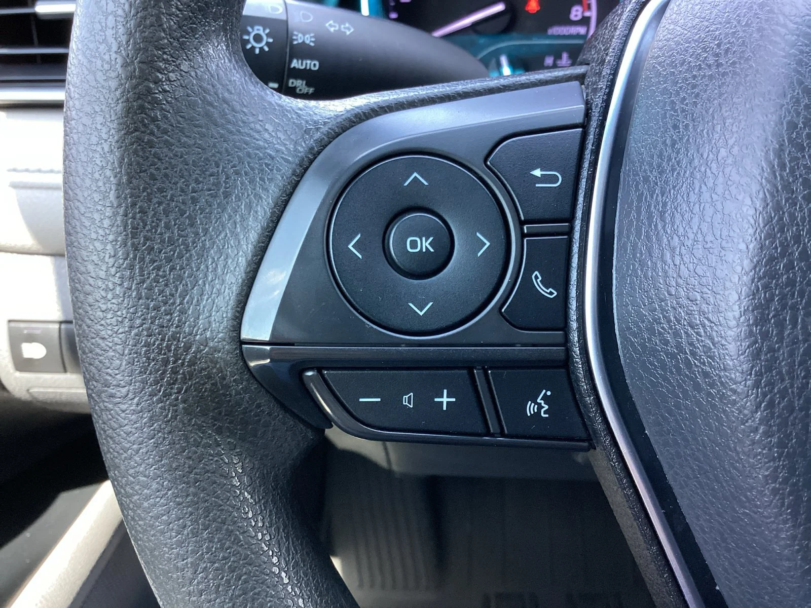 Used 2020 Predawn Gray Mica Toyota LE image 17