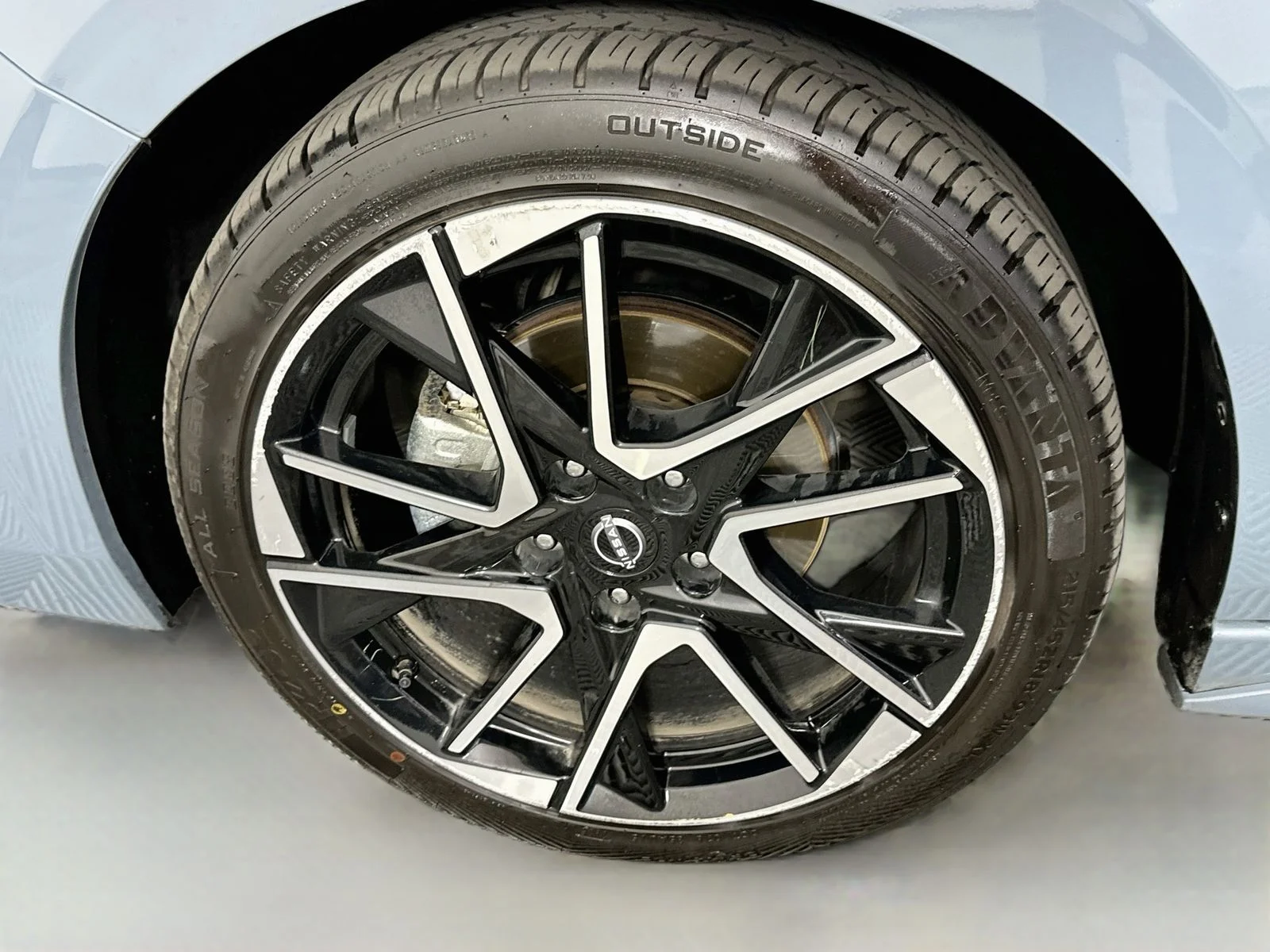Used 2025 Atlantic Gray Metallic Nissan SR image 31