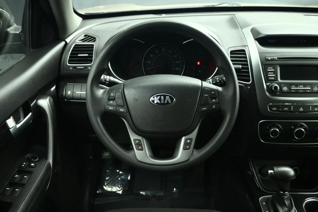 Used 2015 Red Kia LX image 34