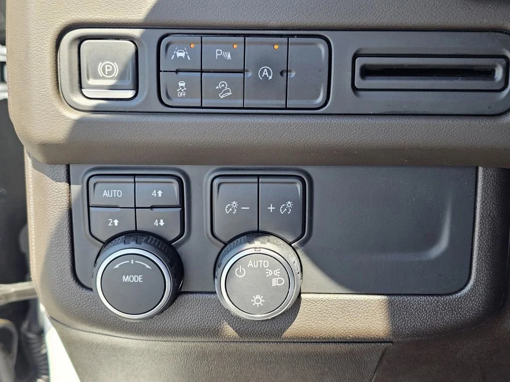 Used 2023 Summit White Chevrolet Z71 image 19