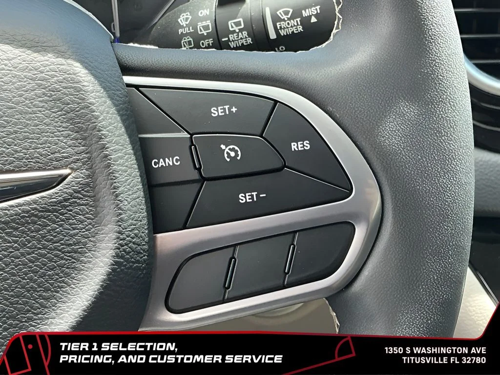 Used 2023 White Chrysler LX image 24