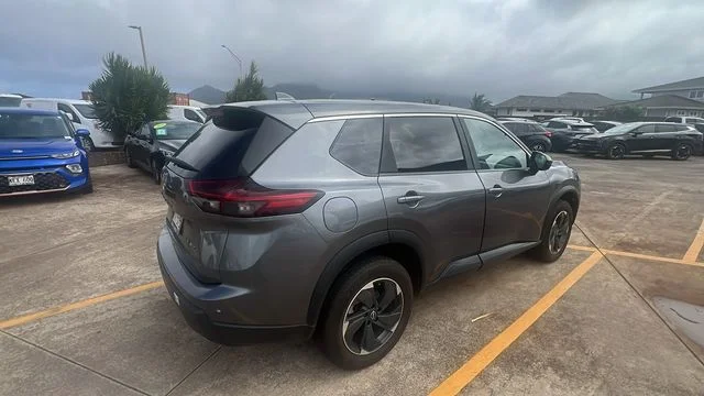 Used 2024 Gray Nissan SV image 5