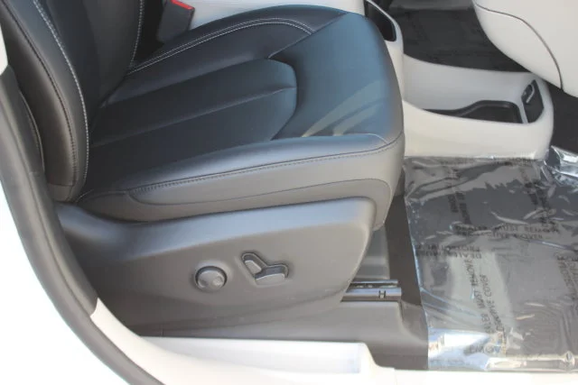 Used 2024 White Chrysler Select Road Tripper image 34