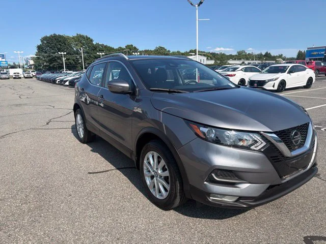 Used 2022 Gray Nissan SV image 3