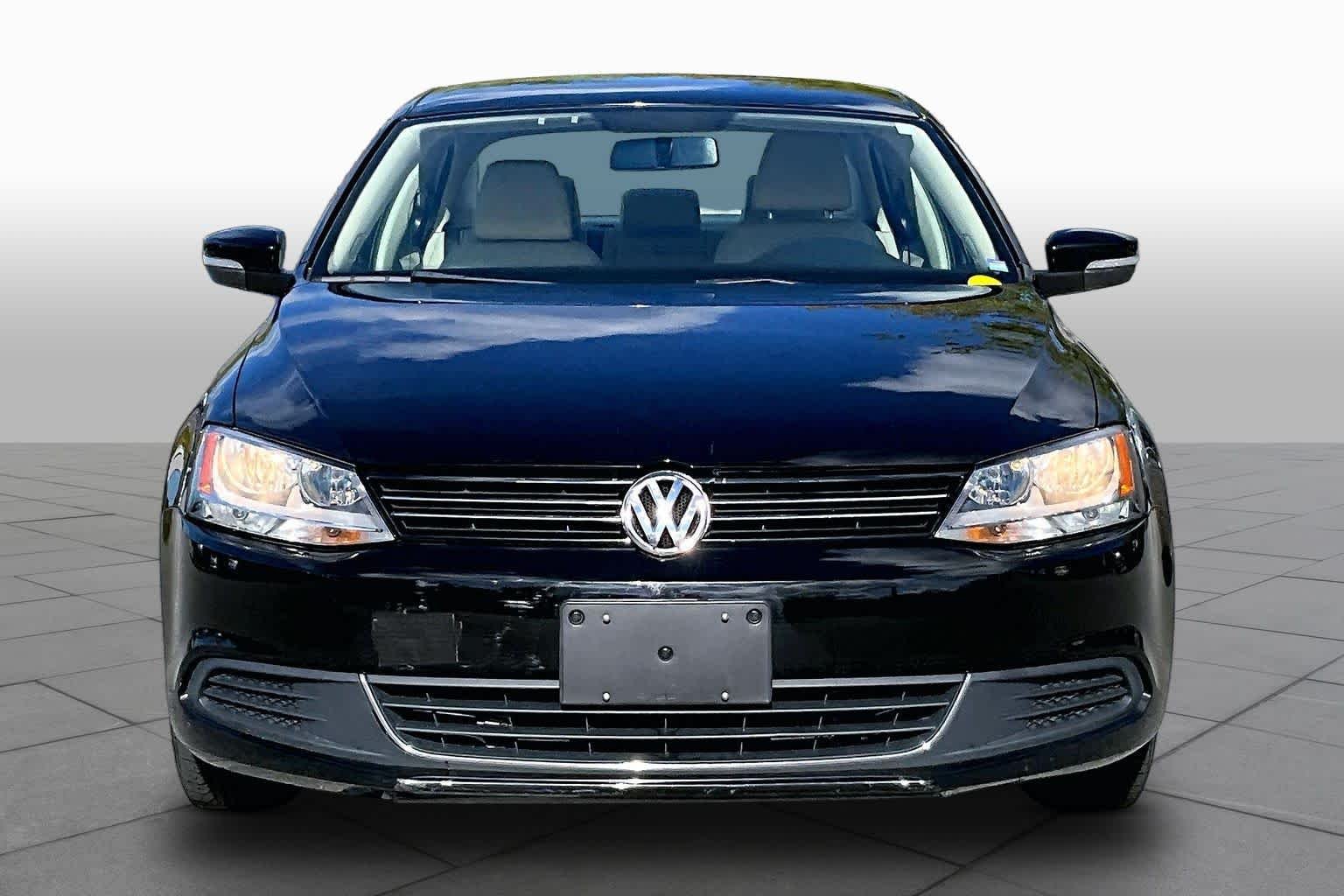 Used 2013 Black Volkswagen SE w/Convenience image 3