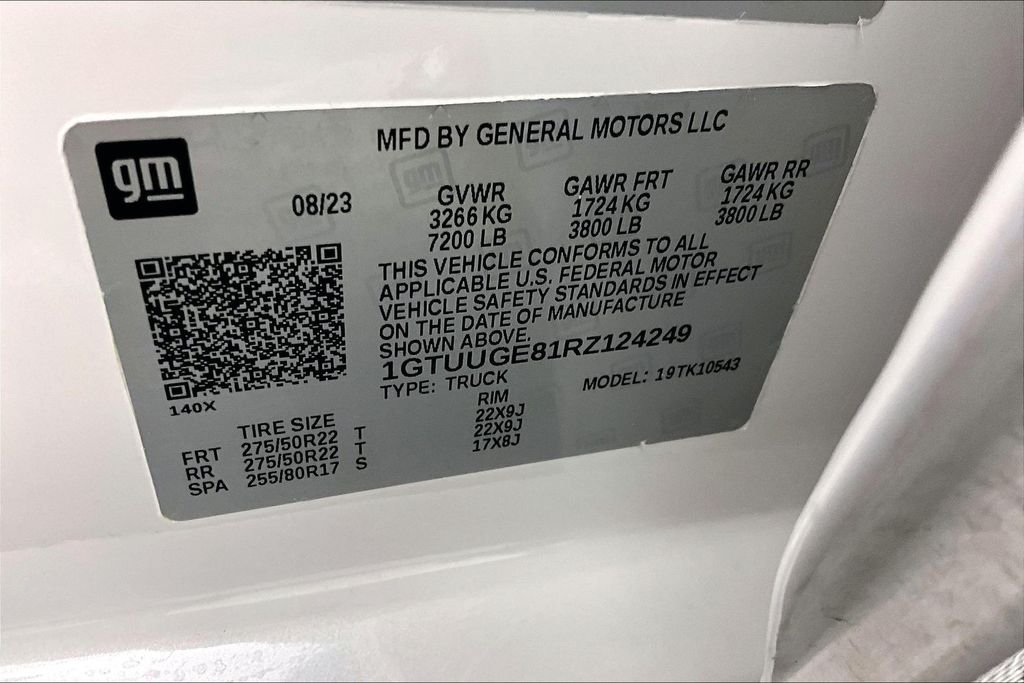 Used 2024 White GMC Denali image 19