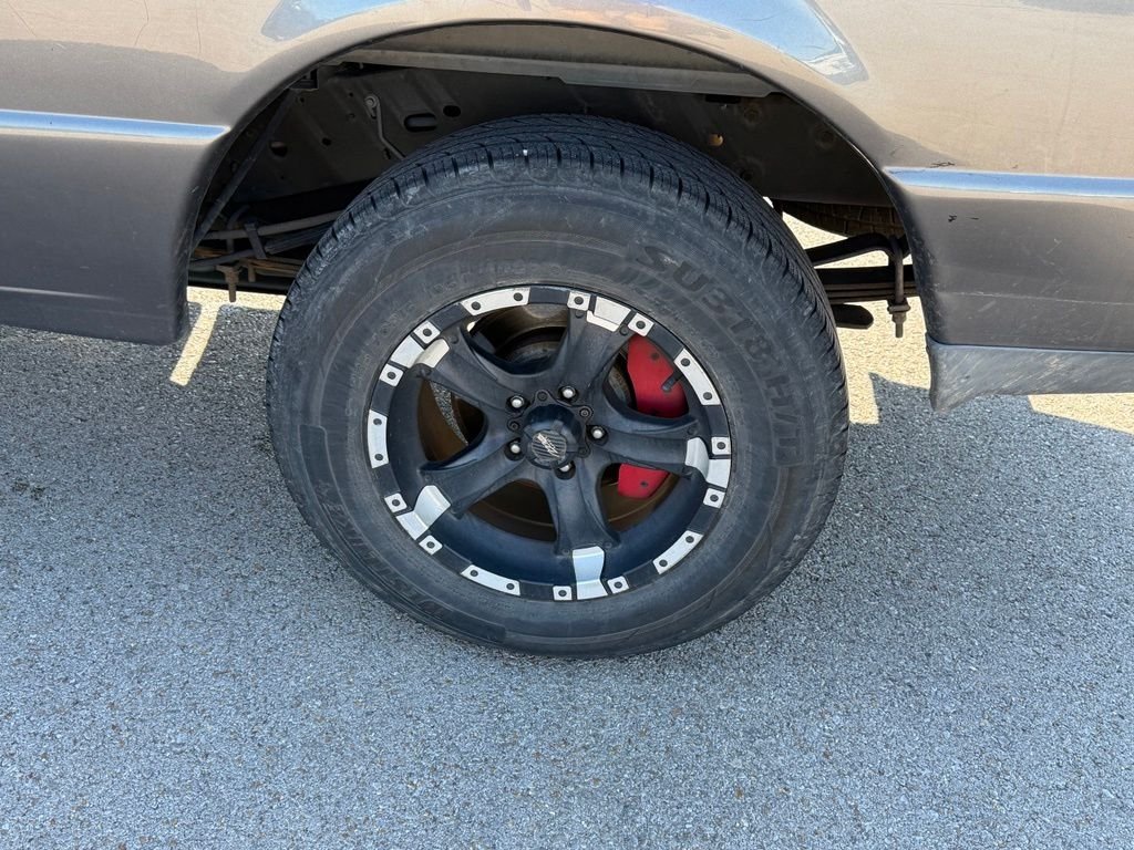 Used 2011 Gray Ford XLT image 11