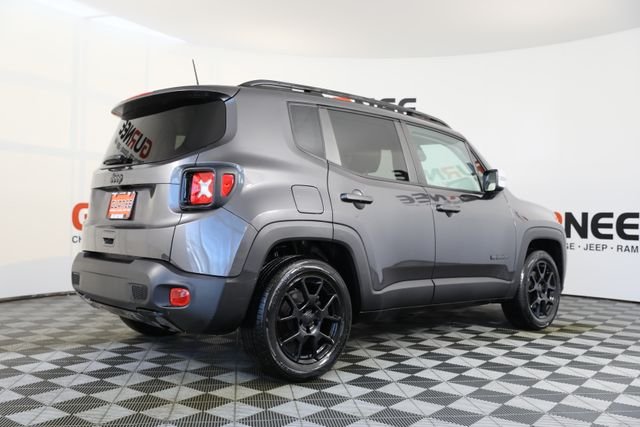 Used 2019 Gray Jeep Latitude image 41