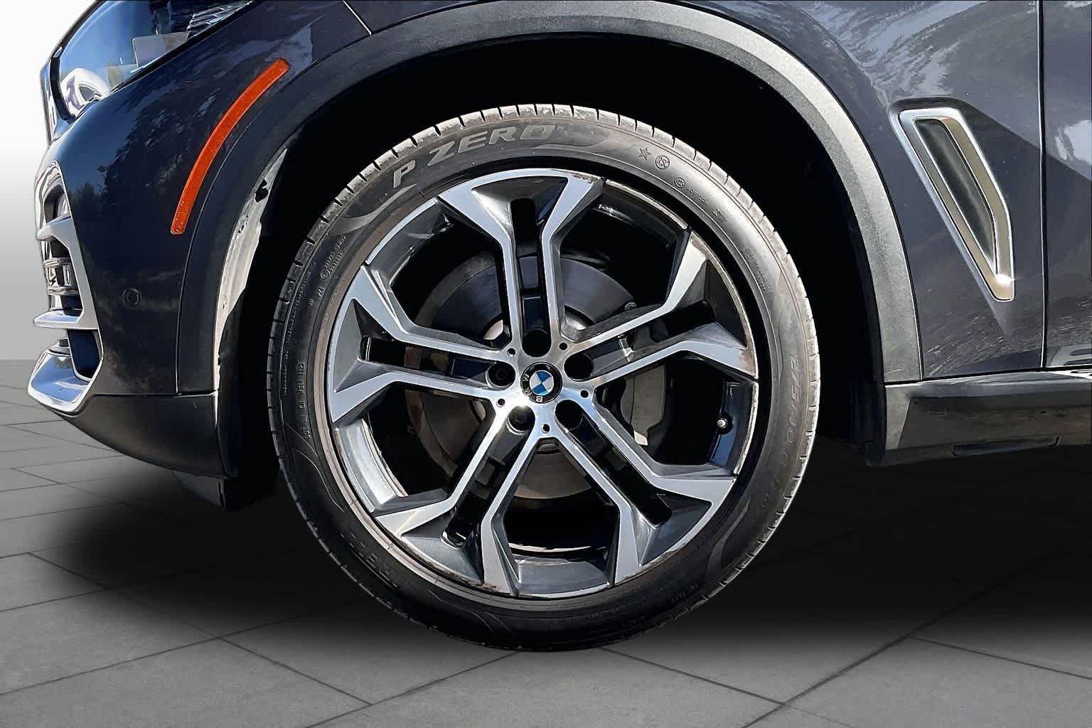 Used 2020 Arctic Gray Metallic BMW xDrive40i image 11