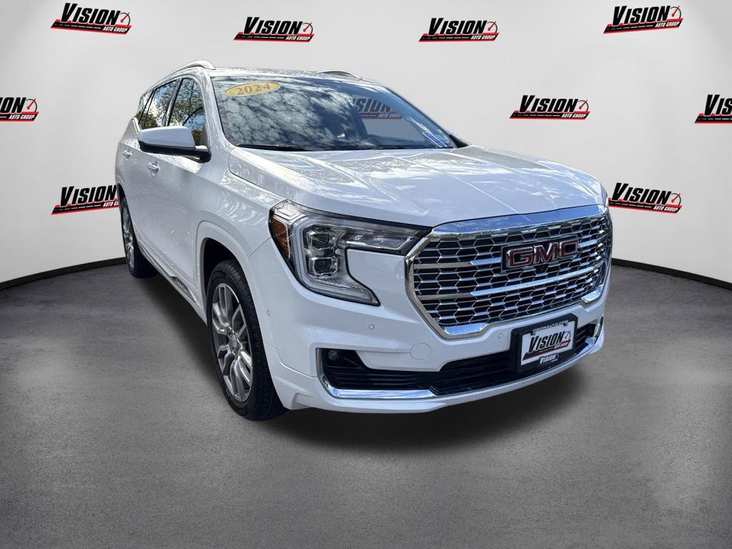 Used 2024 White GMC Denali image 3