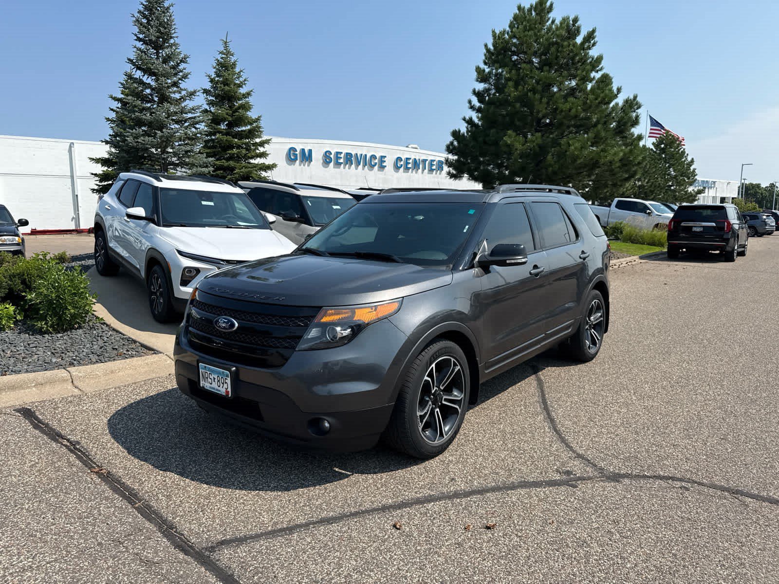 Used 2015 Magnetic Metallic Ford Sport image 4