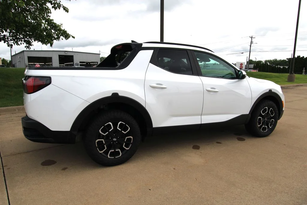 Used 2022 White Hyundai SEL Premium image 5