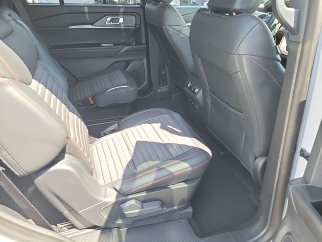 New 2026 Space White Metallic Ford ST-Line image 18