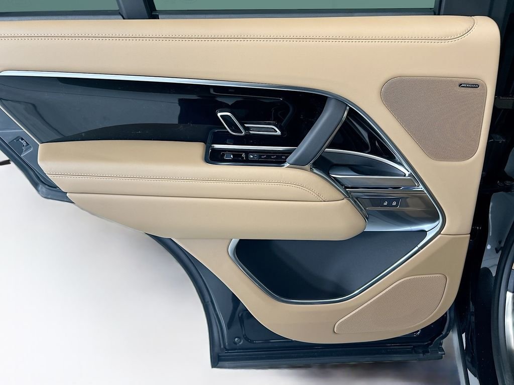 New 2026 Santorini Black Land Rover SE image 25