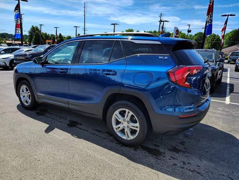 Used 2020 Blue GMC SLE image 6