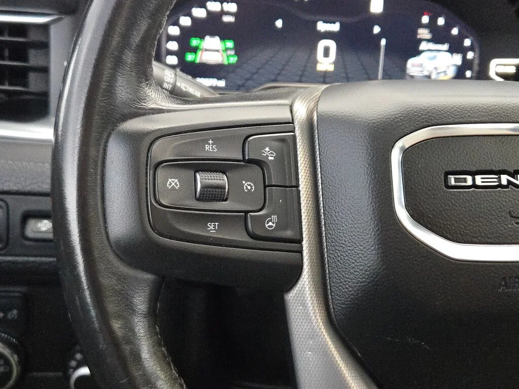 Used 2022  GMC Denali image 31