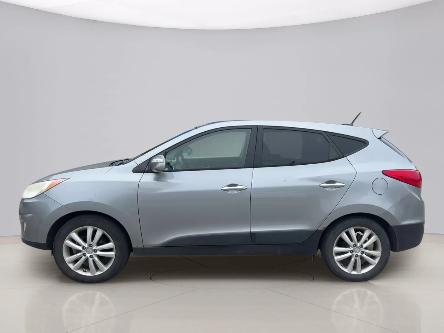 Used 2011 Silver Hyundai LIMITED image 3