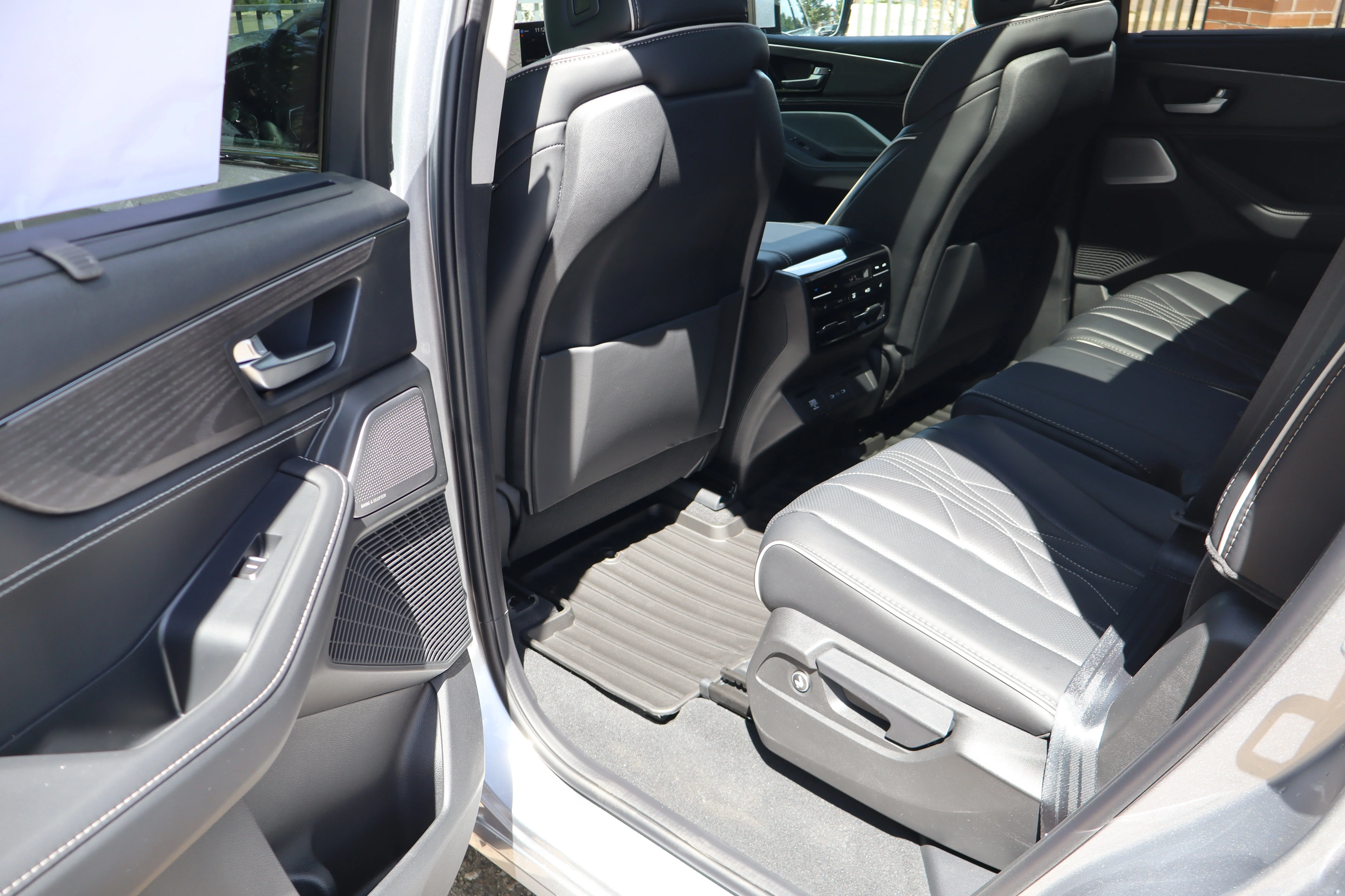 New 2026 Solar Silver Metallic Acura w/Advance Package image 25