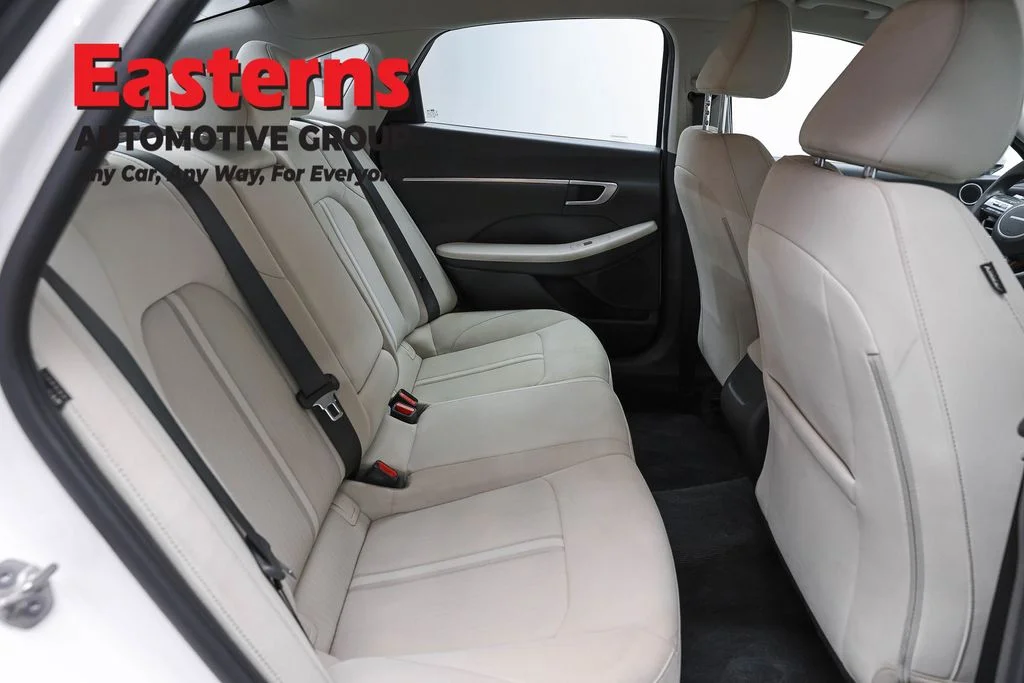 Used 2024 White Hyundai SEL image 23