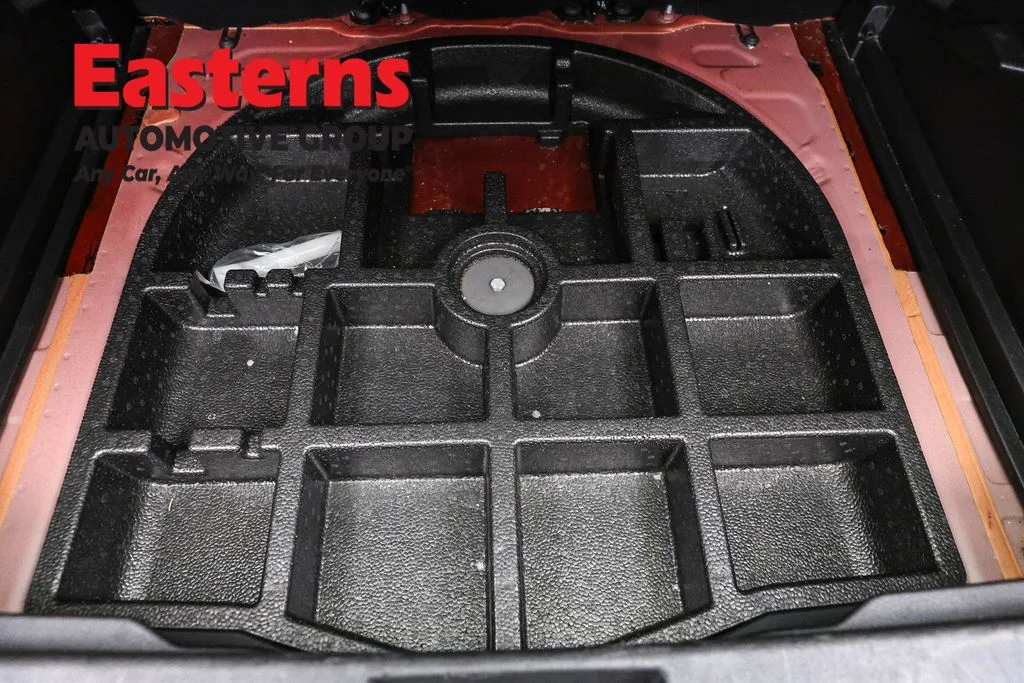 Used 2021 Red Jeep Latitude image 22