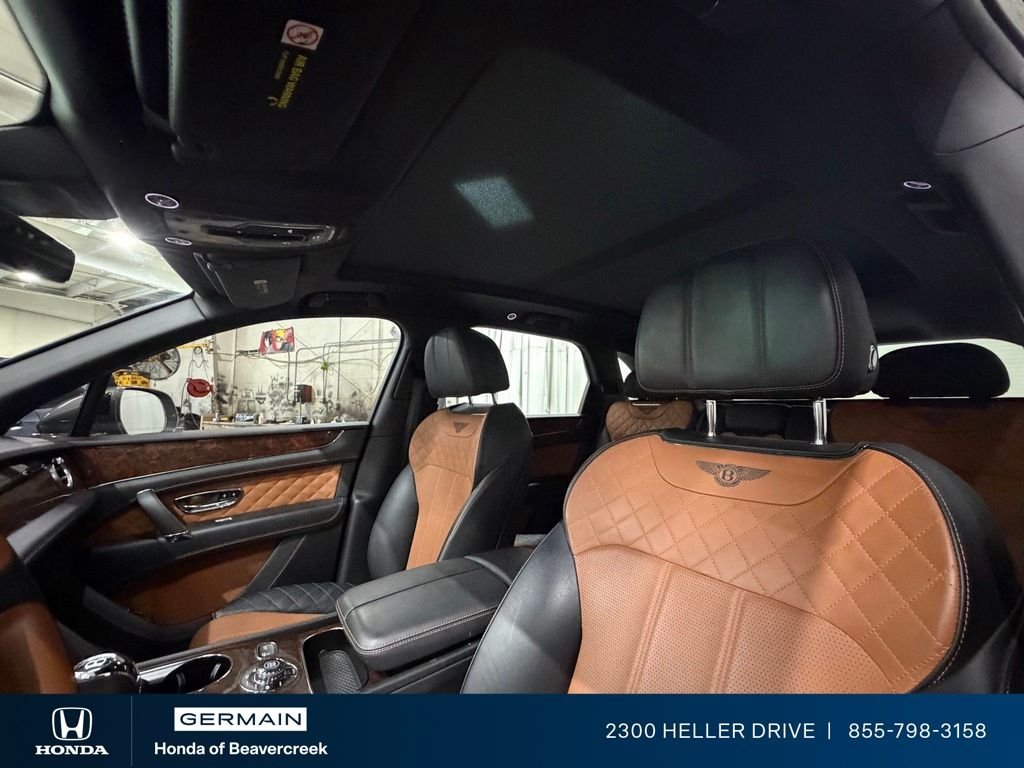 Used 2018 Porcelain Metallic Bentley W12 image 18