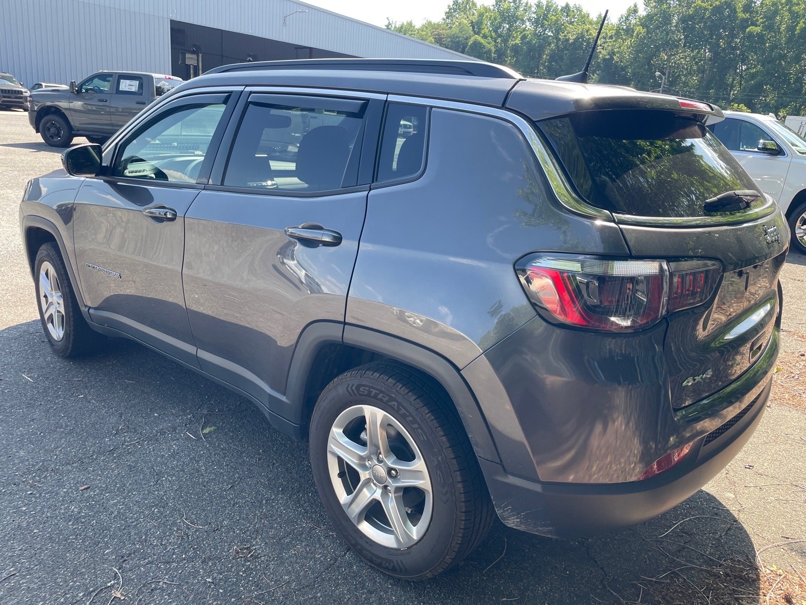 Used 2024 Baltic Gray Metallic Clearcoat Jeep Latitude 4x4 image 4