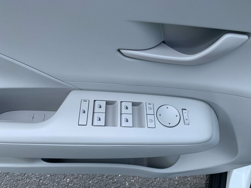 Used 2026 White Hyundai SEL Sport image 12
