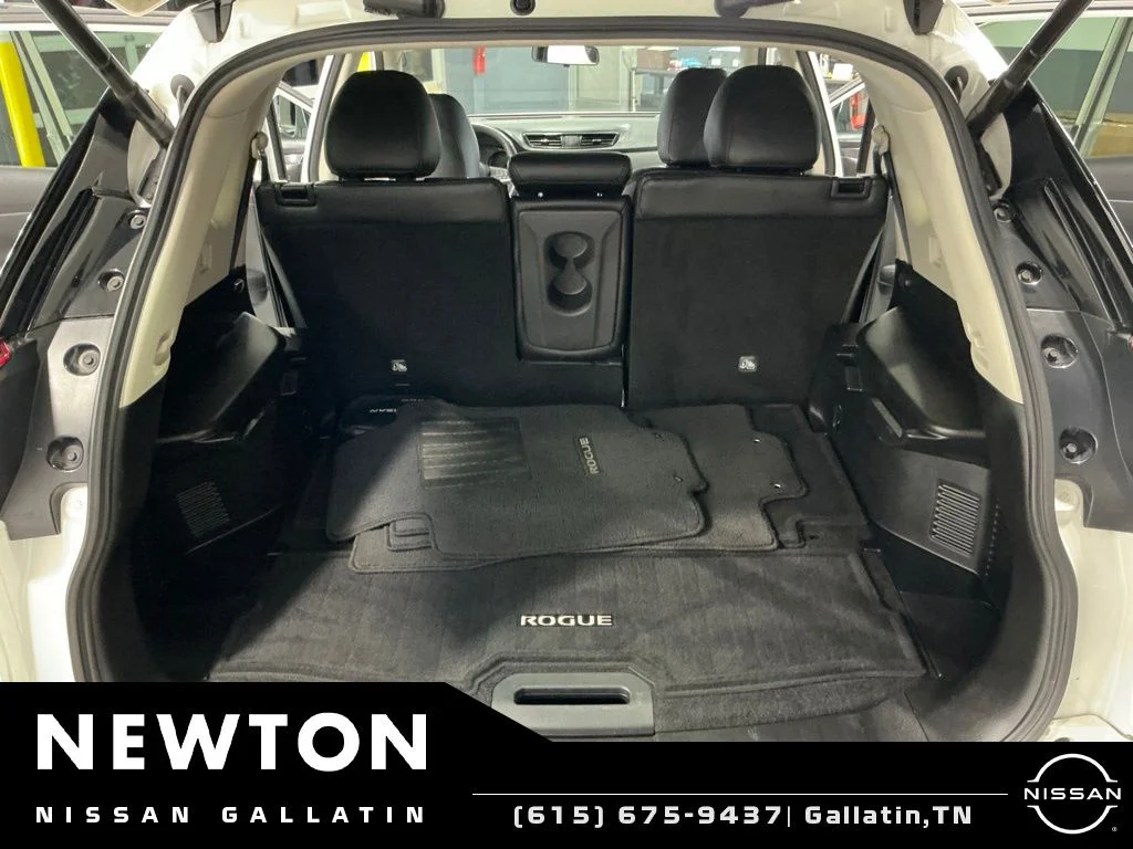 Used 2018 Pearl White Nissan SV image 18