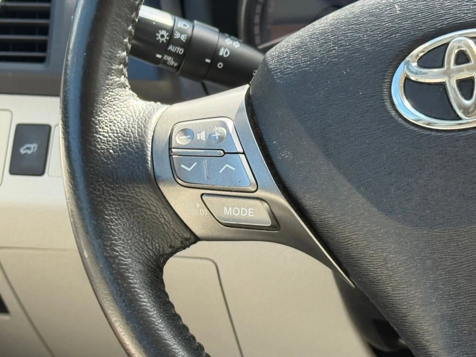 Used 2009 Red Toyota Base image 18