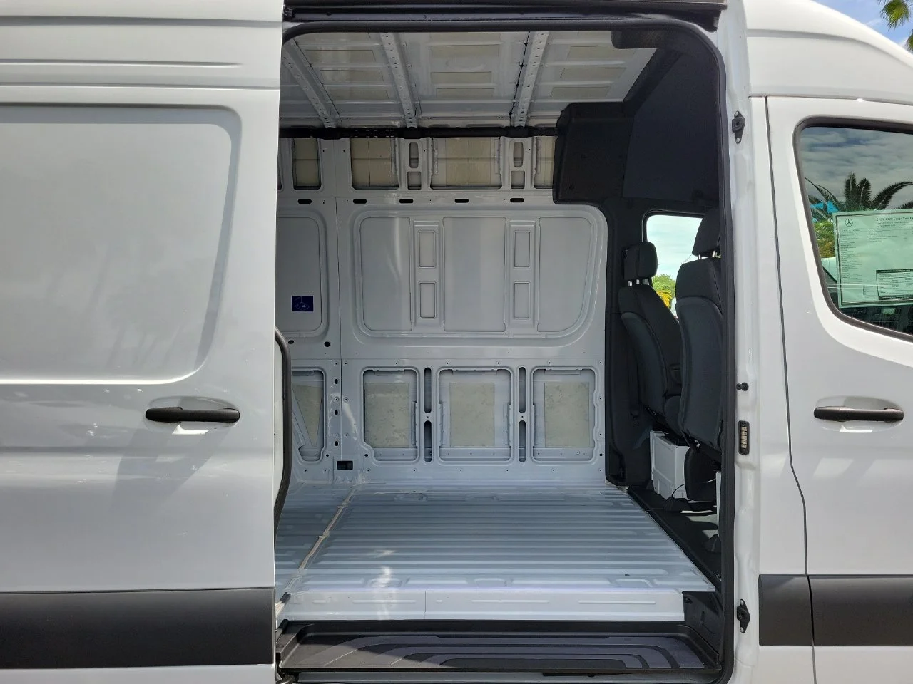 New 2025 Arctic+White Mercedes-Benz Cargo 144 WB image 14