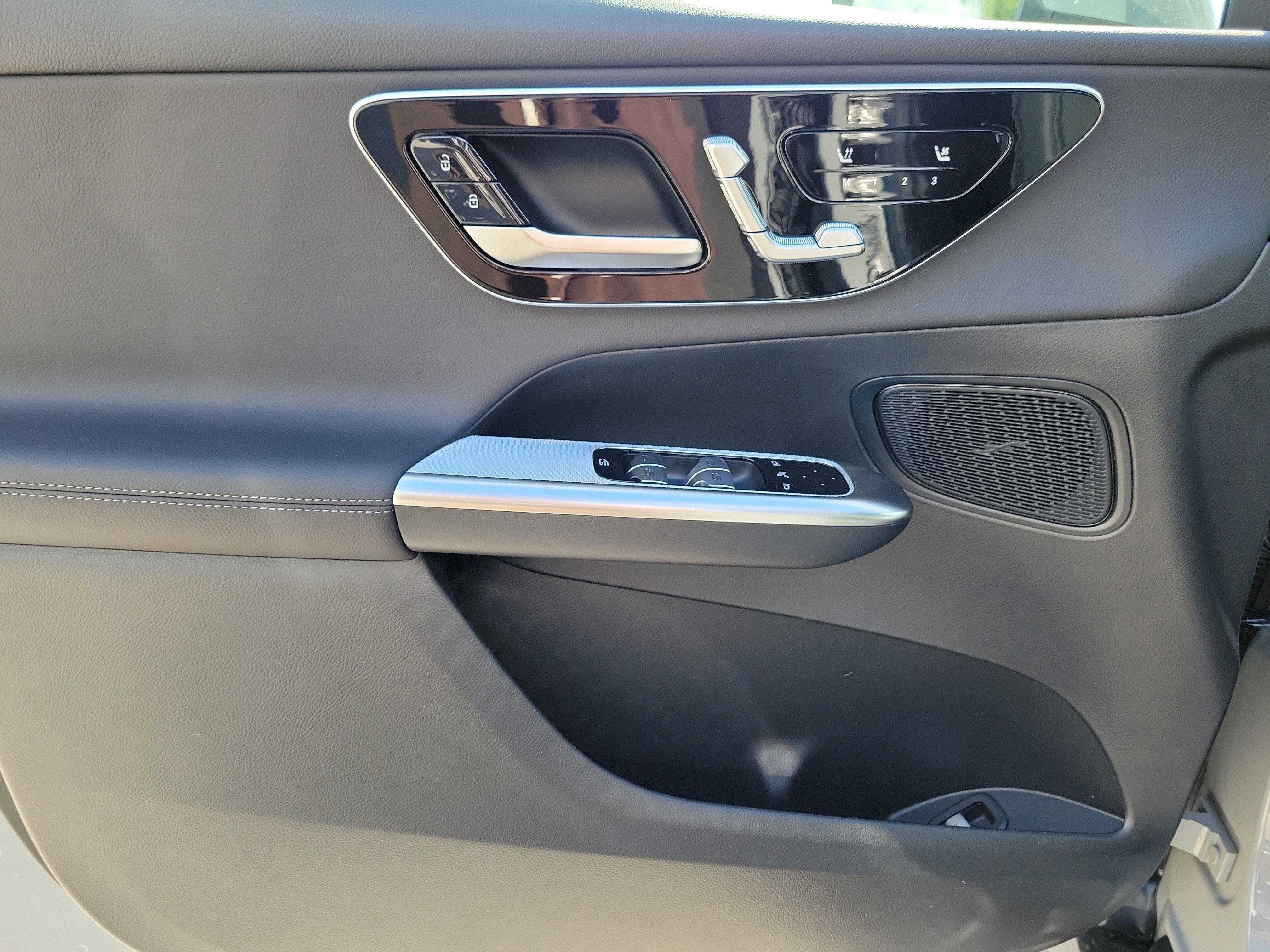New 2026 MANUFAKTUR Alpine Grey Mercedes-Benz GLC 300 image 16