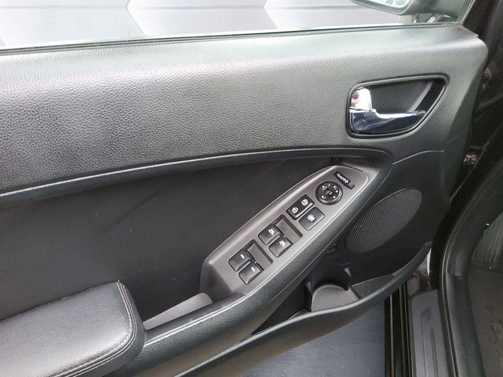 Used 2017 Black Kia EX image 12