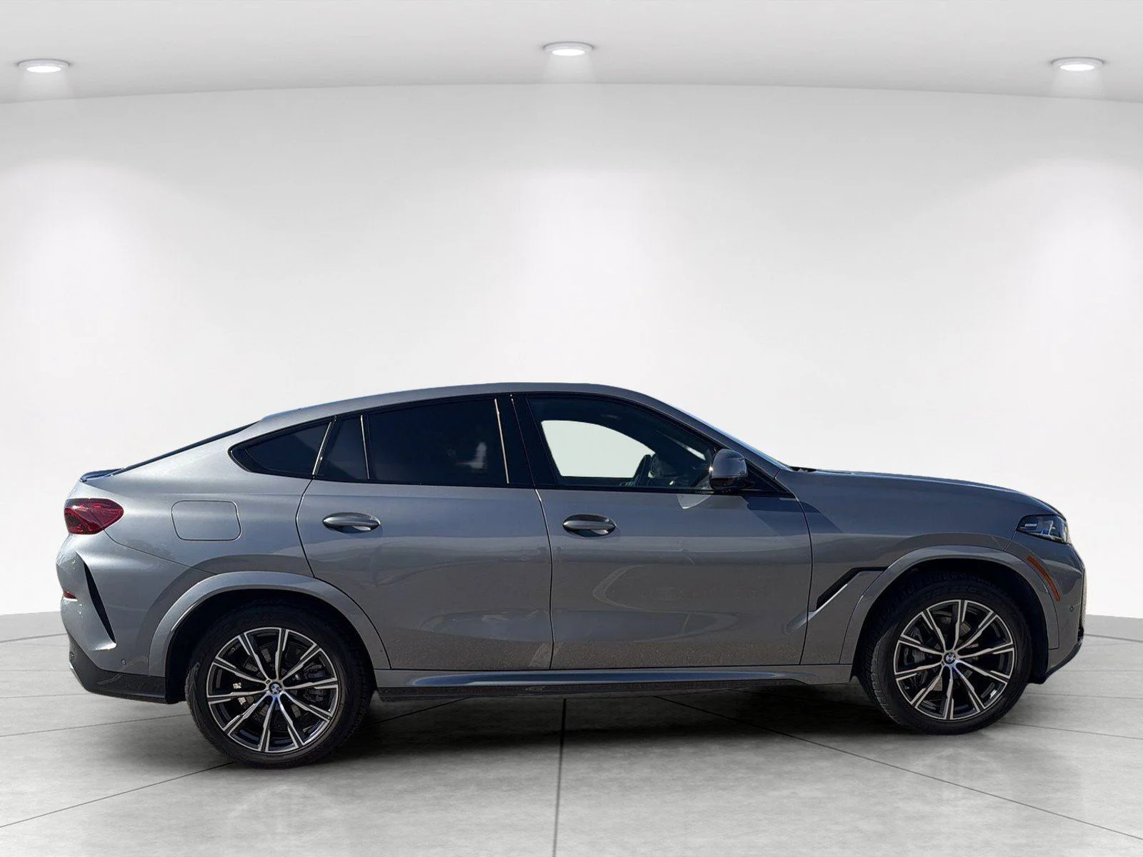 Used 2025 Skyscraper Grey Metallic BMW xDrive40i image 4
