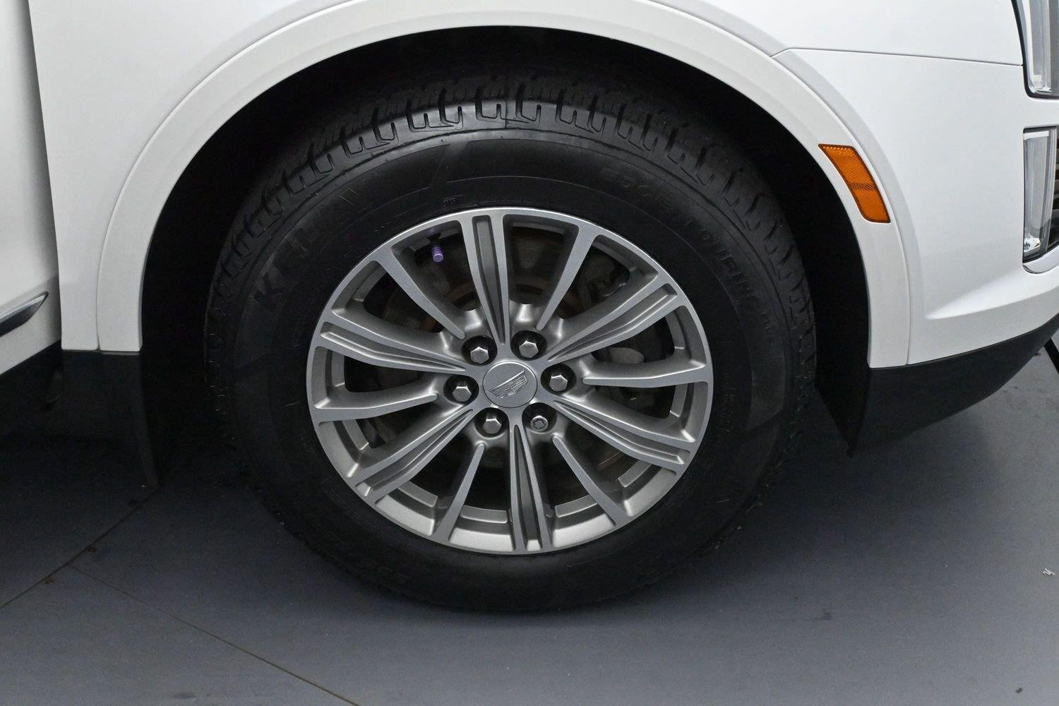 Used 2017 CRYSTAL WHITE TRICOAT Cadillac Luxury FWD image 38