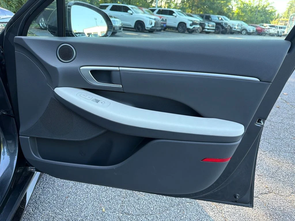 Used 2025 Gray Hyundai SEL Convenience image 14