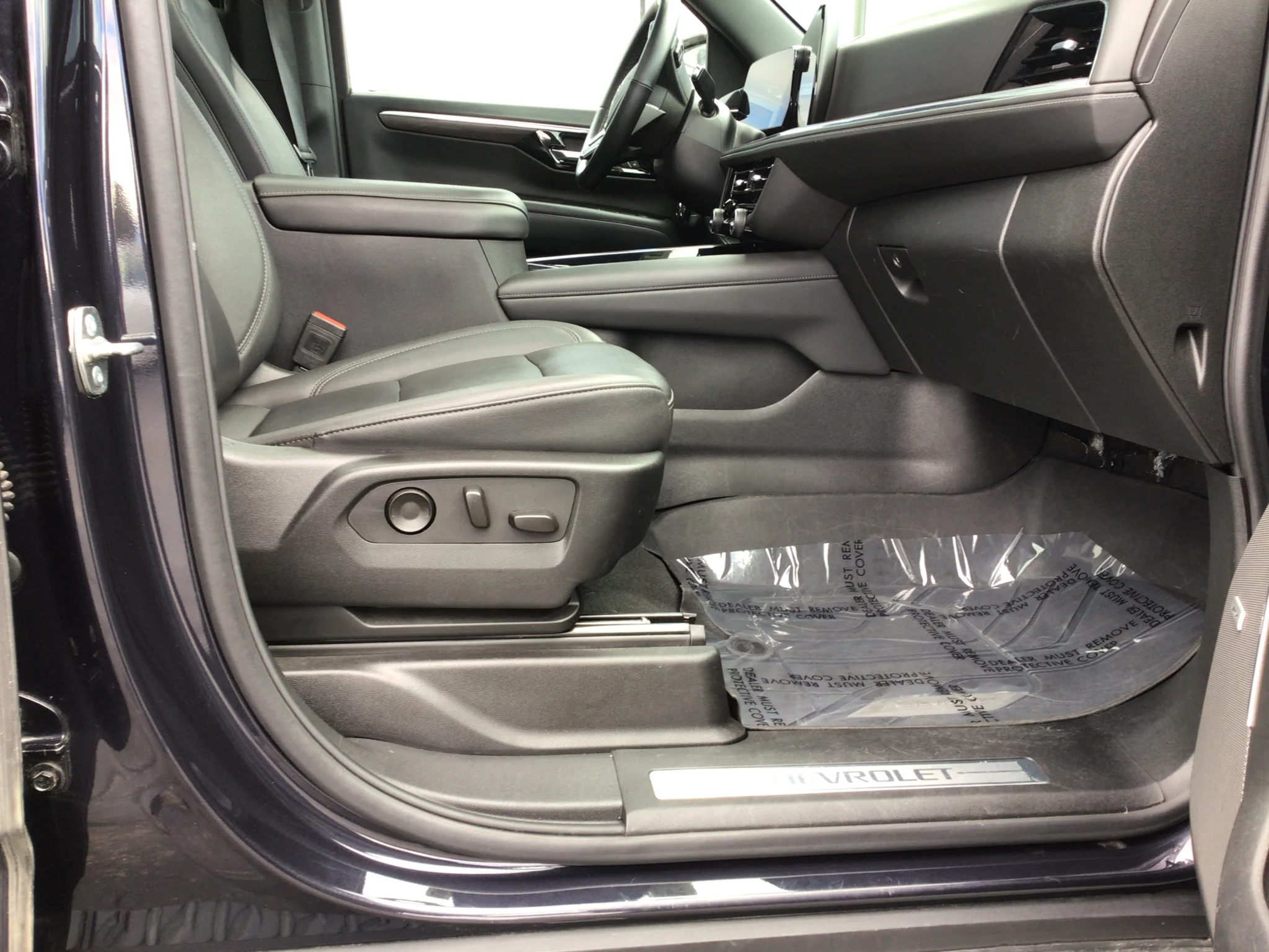 Used 2025 Dark Ash Metallic Chevrolet Z71 image 6