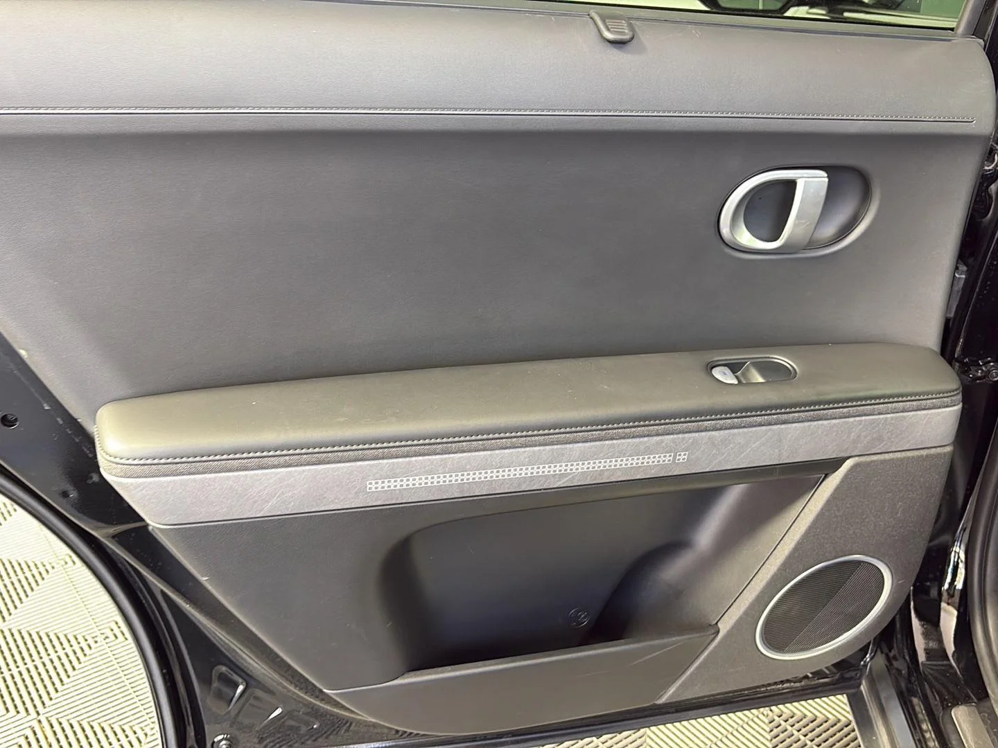 Used 2024 Abyss Black Hyundai Limited image 18