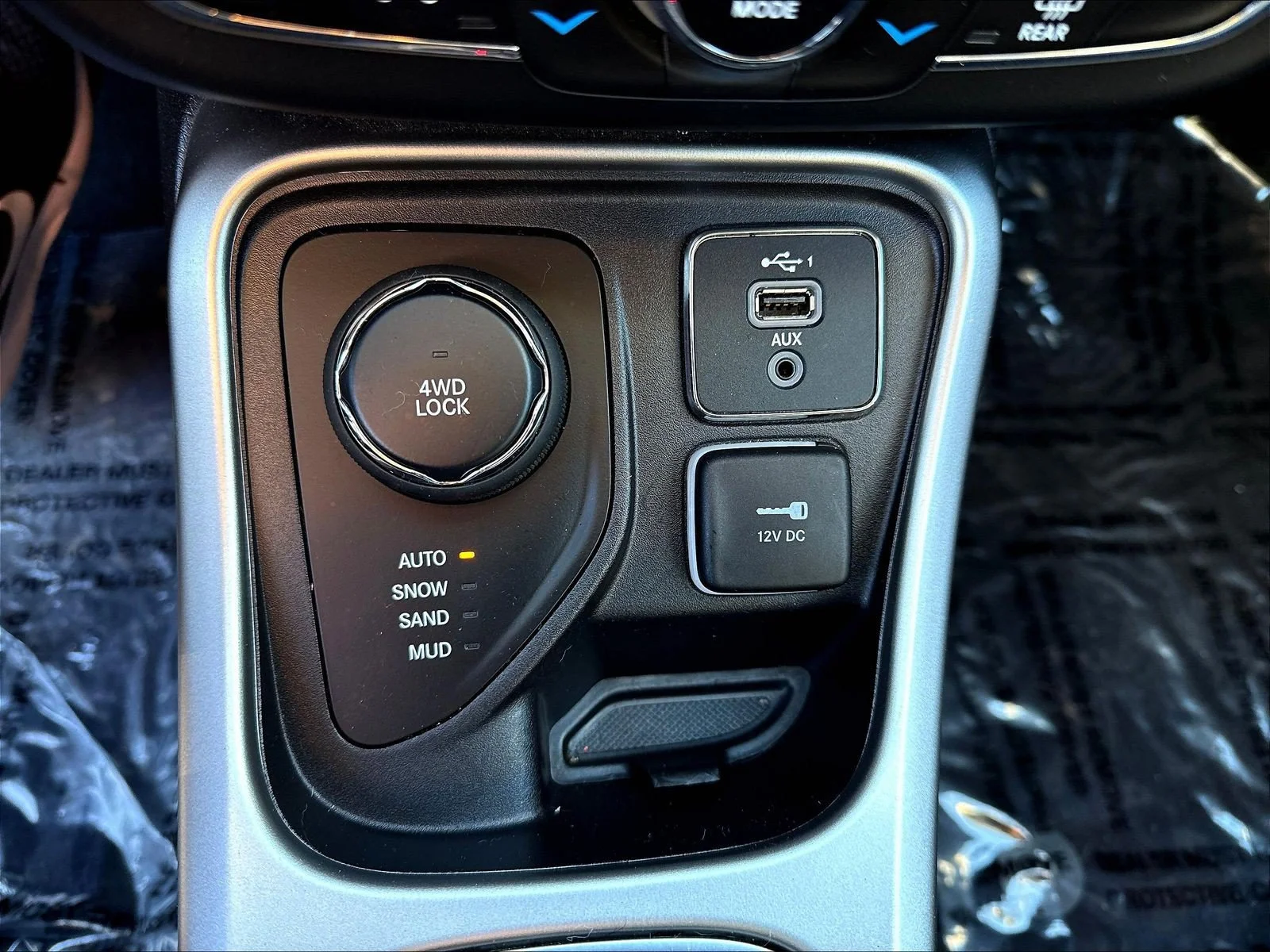 Used 2020 Crystal Metallic Jeep Latitude image 17