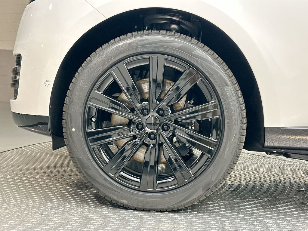 New 2026 Ostuni Pearl White LAND ROVER SE PHEV image 5