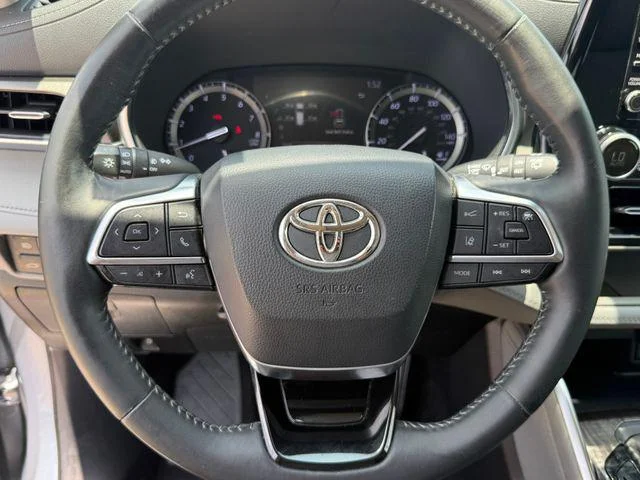 Certified Used 2020 MOON DUST Toyota Limited image 15