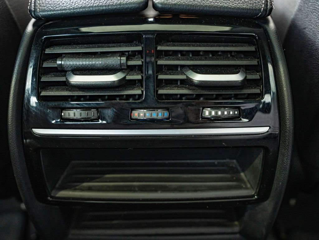 Used 2019 Black Sapphire Metallic BMW 540i image 34