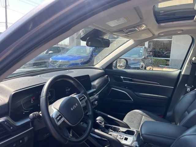 Used 2025 Silver Kia S image 40