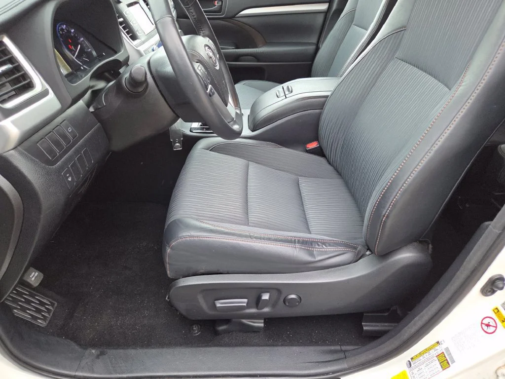 Used 2015 Blizzard Pearl Toyota LE Plus image 6