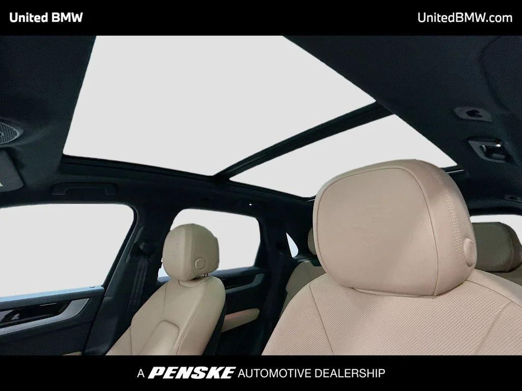 Used 2025  Porsche  image 12