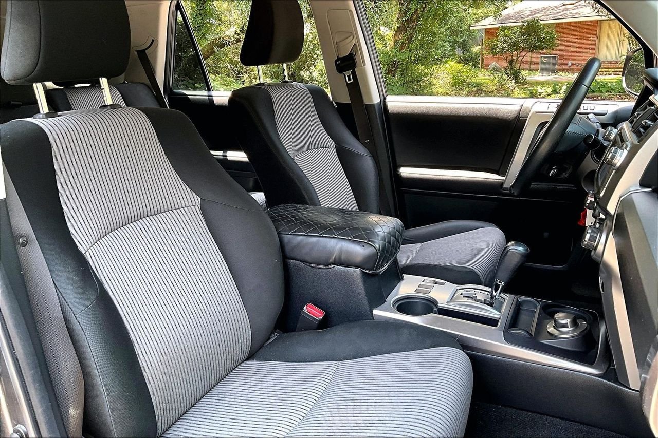 Used 2018 Gray Toyota SR5 image 28